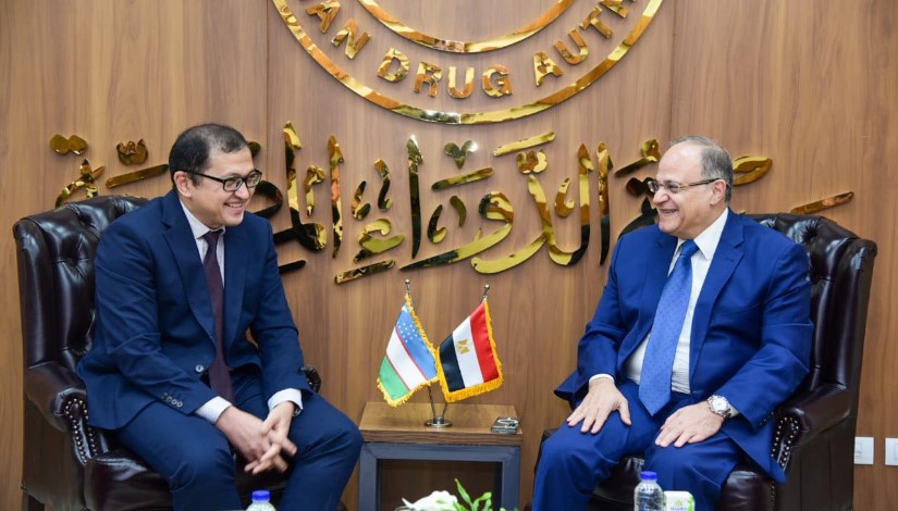 الدكتور علي الغمراوي مع سفير أوزبكستان