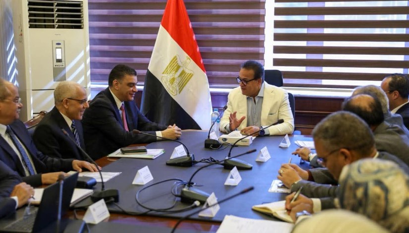 جانب من اجتماع وزارة الصحة مع هيئة الشراء الموحد وشركة جريفلز إيجيبت 