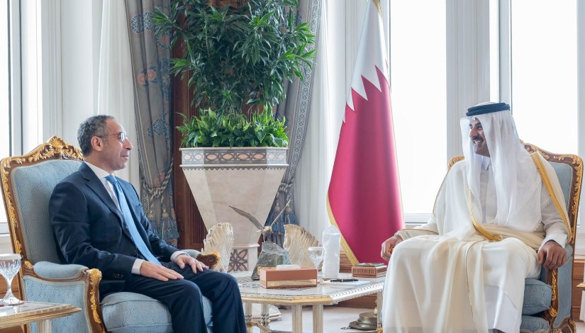 أمير دولة قطر مع السفير المصري