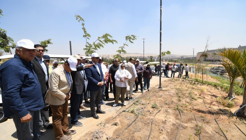 وزير الإسكان يتفقد مكونات مشروع حدائق "تلال الفسطاط" وزير الإسكان يتفقد مكونات مشروع حدائق "تلال الفسطاط"