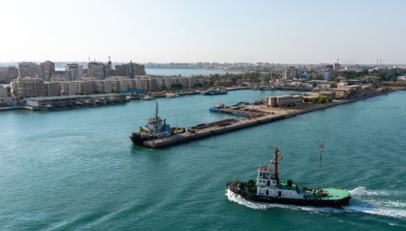سفن في قناة السويس 
