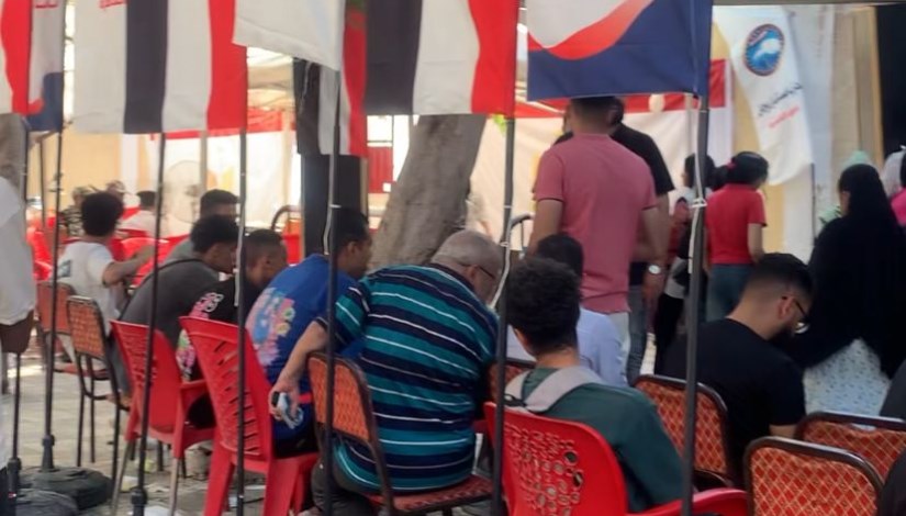 جانب من مجموعة الشباب العشرينية