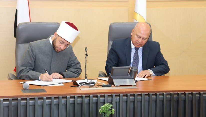 الفريق المهندس كامل الوزير نائب رئيس مجلس الوزراء للتنمية الصناعية وزير الصناعة والنقل والدكتور أسامة الأزهري وزير الأوقاف