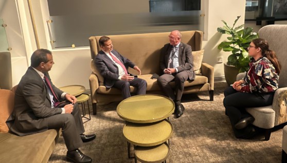 جانب من الاجتماع جانب من الاجتماع