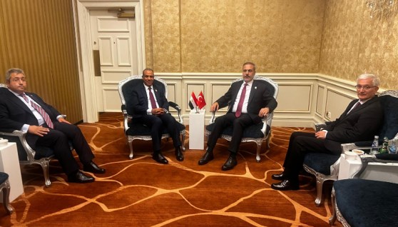 وزير الخارجية مع نظيره التركي