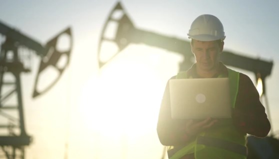 مهندس بترول- أرشيفية