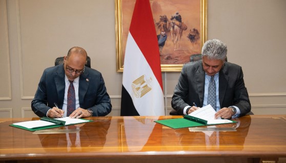 وزير السياحة والآثار، و محمد جبران وزير العمل