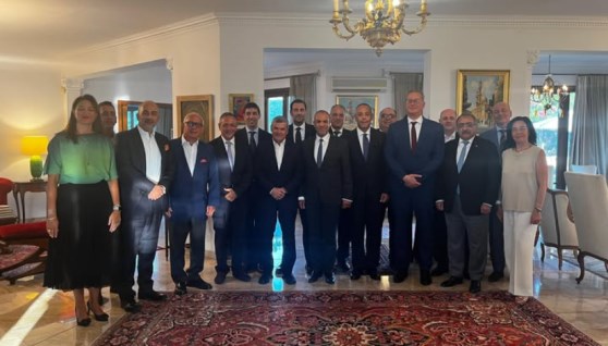 جلسة نقاش لوزير الخارجية مع كبار رجال الأعمال وقيادات غرفة التجارة في قبرص