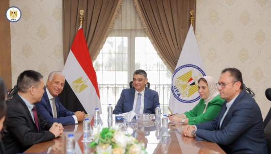 رئيس مجلس إدارة هيئة الشراء الموحد مع وفد من شركة DAVID الصينية