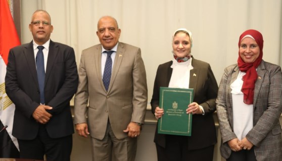 جانب من التوقيع جانب من التوقيع