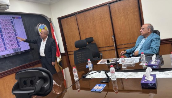 وزير الكهرباء محمود عصمت