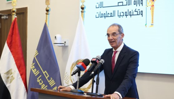الدكتور عمرو طلعت وزير الاتصالات