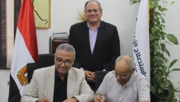 جانب من توقيع البروتوكول