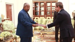 السفير المصري مع رئيس جمهورية جيبوتي