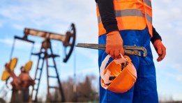 مهندس بترول- أرشيفية
