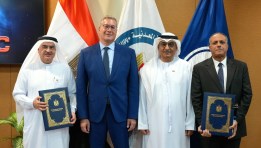 وزير البترول خلال توقيع الاتفاقيات