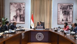 رئيس الوزراء خلال اجتماعه بشركة سيمنز