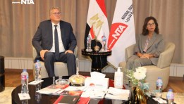 وزير البترول خلال لقائه بالمدير التنفيذي للأكاديمية 
