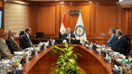 وزير البترول خلال ترأسه اجتماع جهاز تنظيم أنشطة سوق الغاز