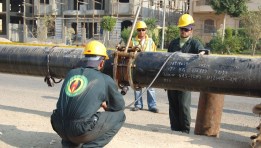 عمال بشركة تاون جاس- أرشيفية