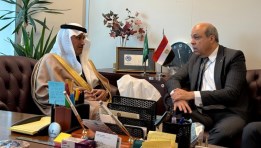 وزير الطيران المدني خلال لقائه وزير النقل والخدمات اللوجستية بالسعودية