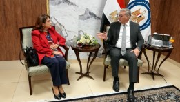 وزير البترول خلال اللقاء