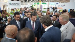 وزير الزراعة في معرض صحاري 