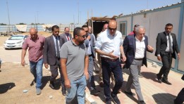 وزير العمل خلال جولته 