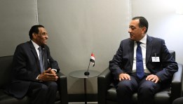  رئيس مجلس الوزراء خلال لقائه بنظيره السوداني