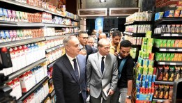 رئيس جهاز حماية المستهلك يقود حملة ليلية