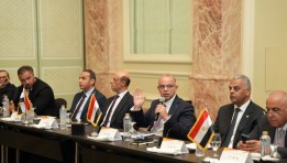رئيس الهيئة العامة للرقابة المالية خلال اجتماعه اليوم