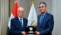 وزير التموين مع السفير الياباني