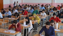 طلاب مدارس التكنولوجيا التطبيقية 