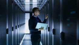  جهاز مانع انقطاع التيار الكهربائي (UPS)