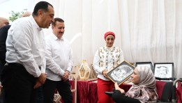 حوار إنساني بين رئيس الحكومة وعارضة من ذوي الهمم