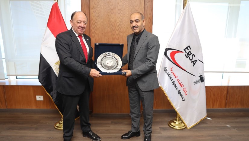 وكالة الفضاء المصرية تستقبل السفير الأرجنتيني وكالة الفضاء المصرية تستقبل السفير الأرجنتيني