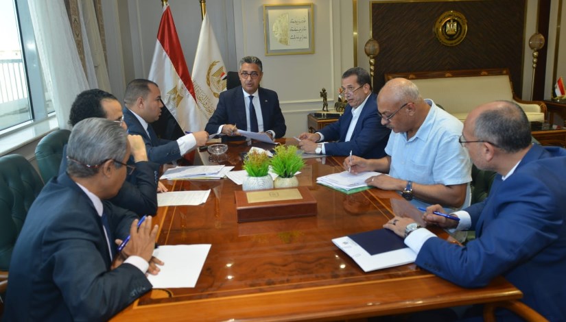 وزير التموين يلتقي بأعضاء مجلسي النواب والشيوخ