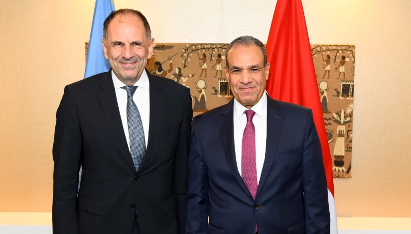 وزير الخارجية مع نظيره اليوناني