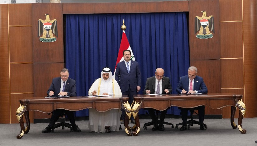 رئيس الوزراء العراقي خلال مراسم التوقيع رئيس الوزراء العراقي خلال مراسم التوقيع