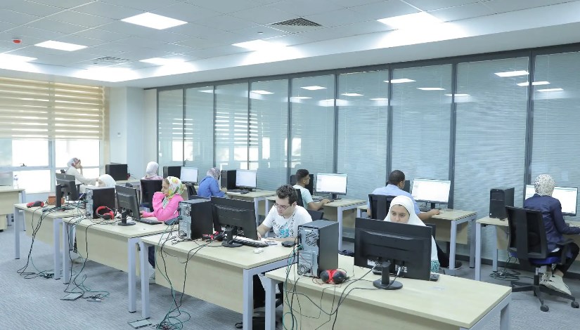 فتح باب تقليل الاغتراب- تعبيرية فتح باب تقليل الاغتراب- تعبيرية