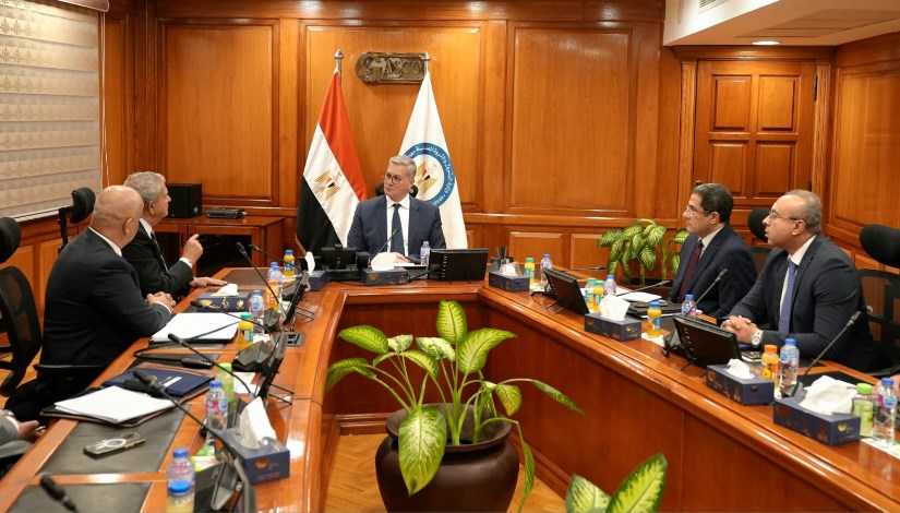وزير البترول خلال لقائه بوفد شركة تاج أويل وزير البترول خلال لقائه بوفد شركة تاج أويل
