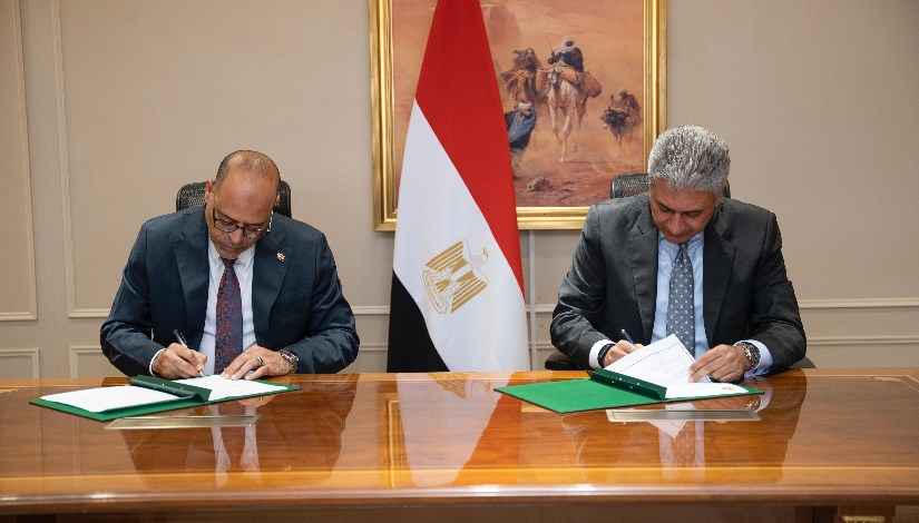وزير السياحة والآثار، و محمد جبران وزير العمل وزير السياحة والآثار، و محمد جبران وزير العمل