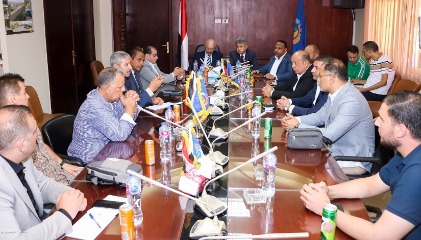 جانب من اجتماع وفد ميناء دمياط مع الغرفة التجارية بالبحيرة جانب من اجتماع وفد ميناء دمياط مع الغرفة التجارية بالبحيرة