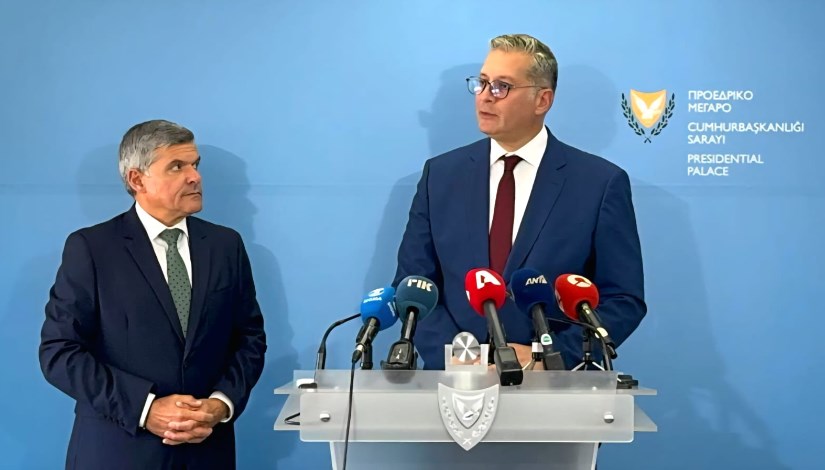 وزير البترول مع نظيره القبرصي وزير البترول مع نظيره القبرصي
