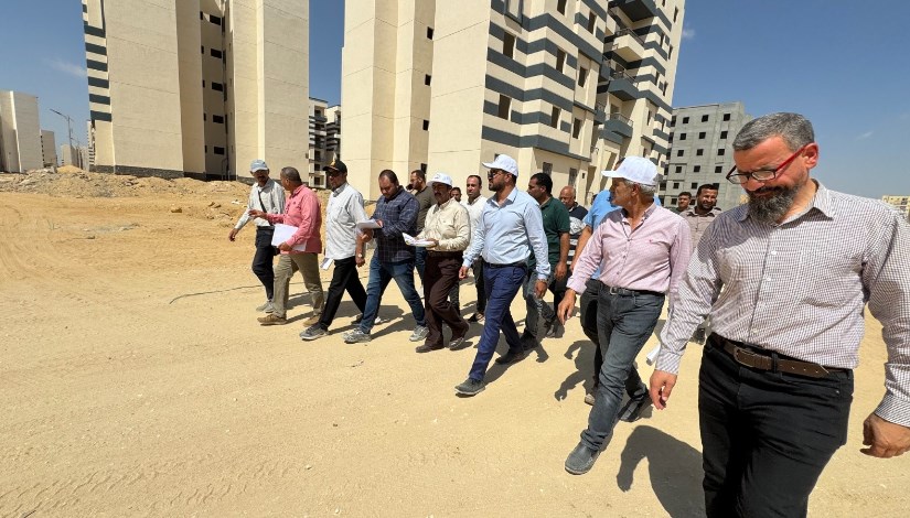 رئيس جهاز مدينة العبور خلال جولته التفقدية