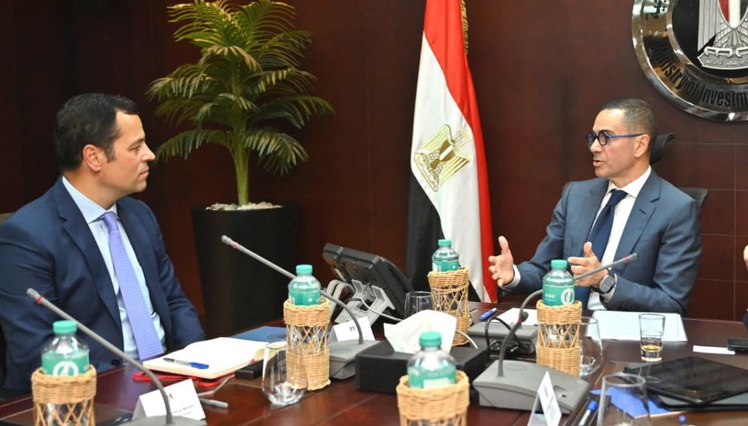وزير الاستثمار والتجارة الخارجية مع وفدا من صندوق النقد الدولي 