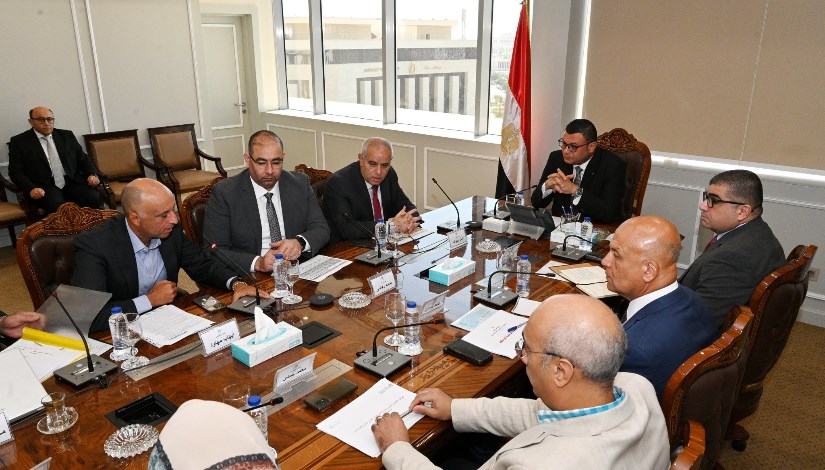 وزير الإسكان يتابع مع ممثلي أوراسكوم مشروعات الشركة وزير الإسكان يتابع مع ممثلي أوراسكوم مشروعات الشركة