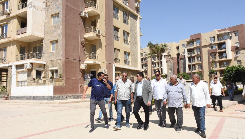 جولة ميدانية لرئيس جهاز القاهرة الجديدة في دار مصر القرنفل