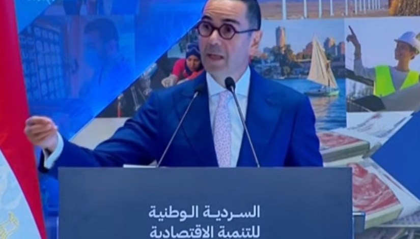  المهندس حسن الخطيب، وزير الاستثمار والتجارة الخارجية أثناء المؤتمر