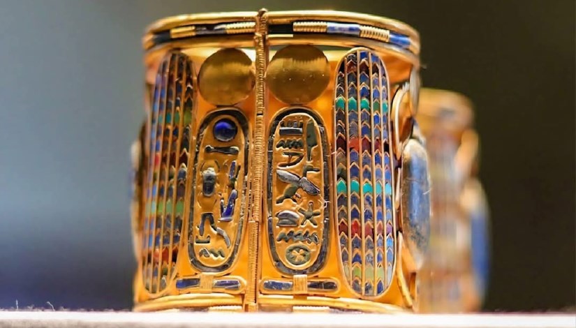 صورة الاسورة المفقودة من المتحف